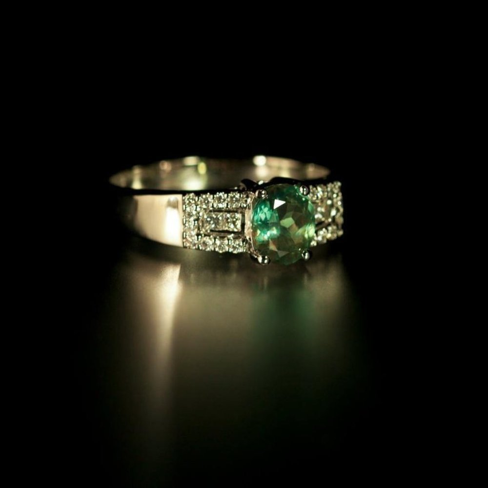 1.22ctw Shimmering Natural Alexandrite Diamond 18k White Gold Engagement Ring